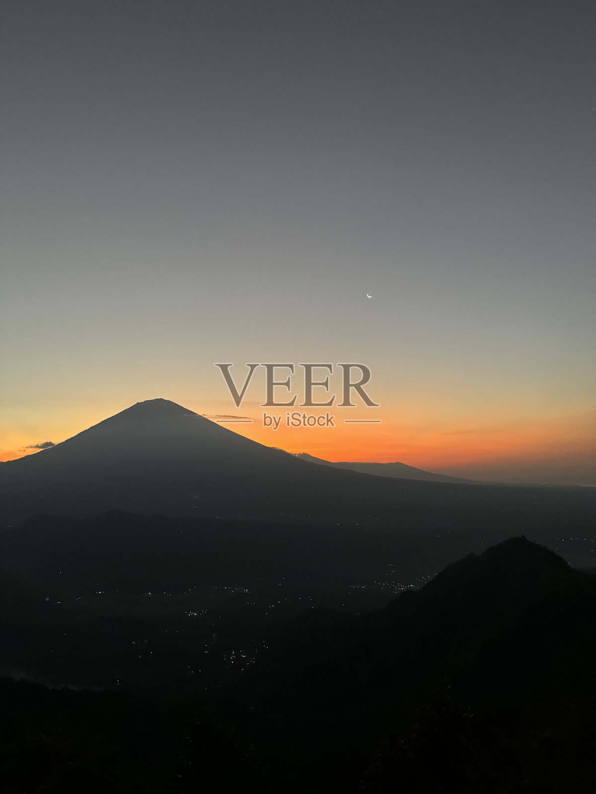 阿贡火山上的日落照片摄影图片