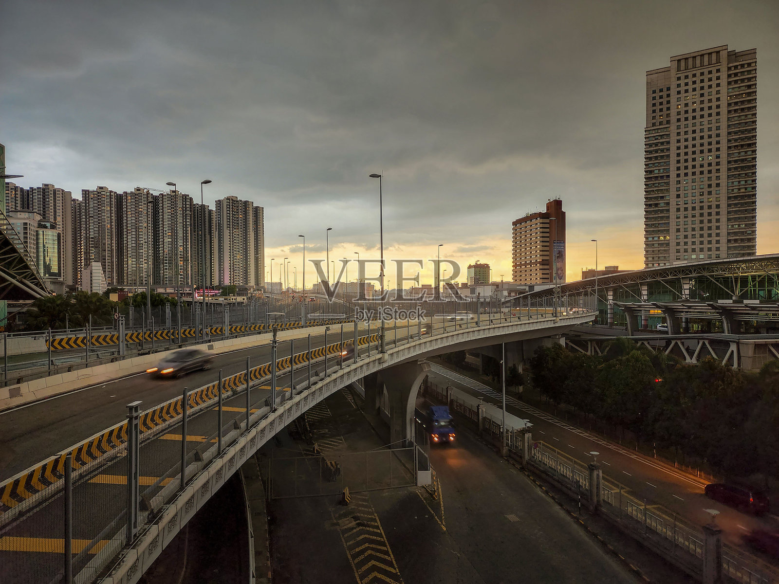 马来西亚附近检查站的黄金时刻照片摄影图片