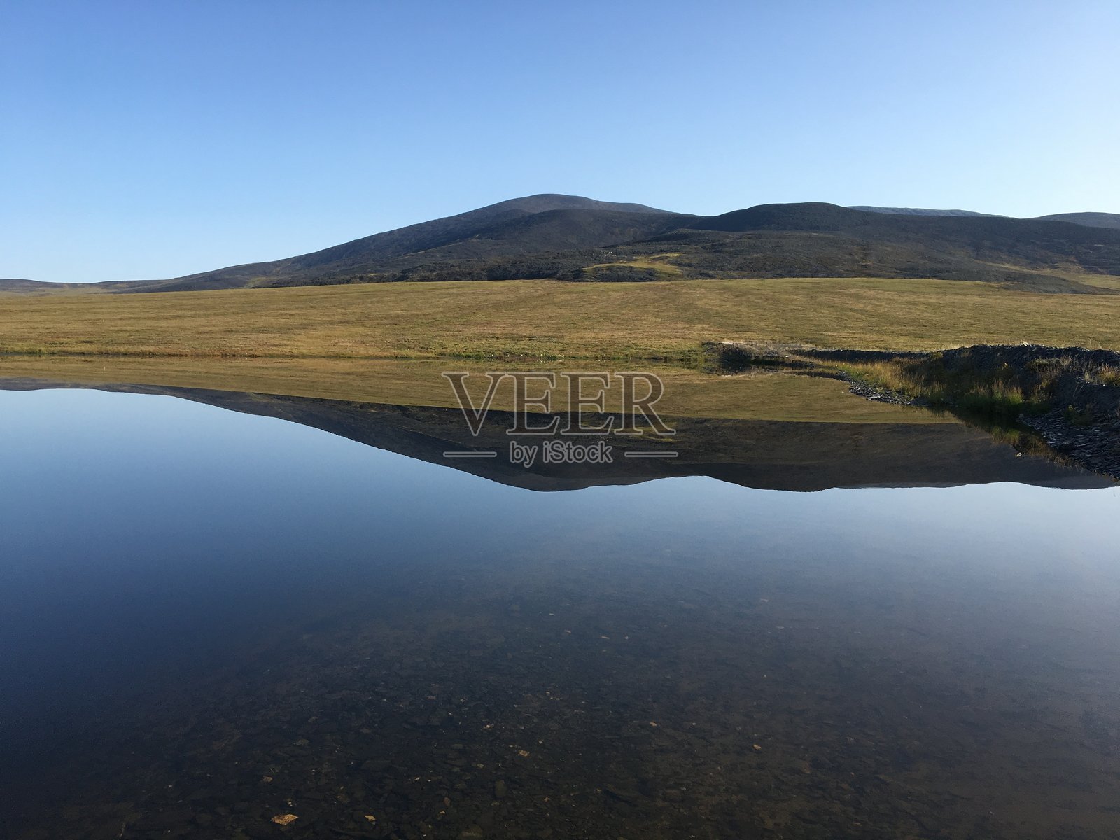 楚科奇的平静湖泊照片摄影图片