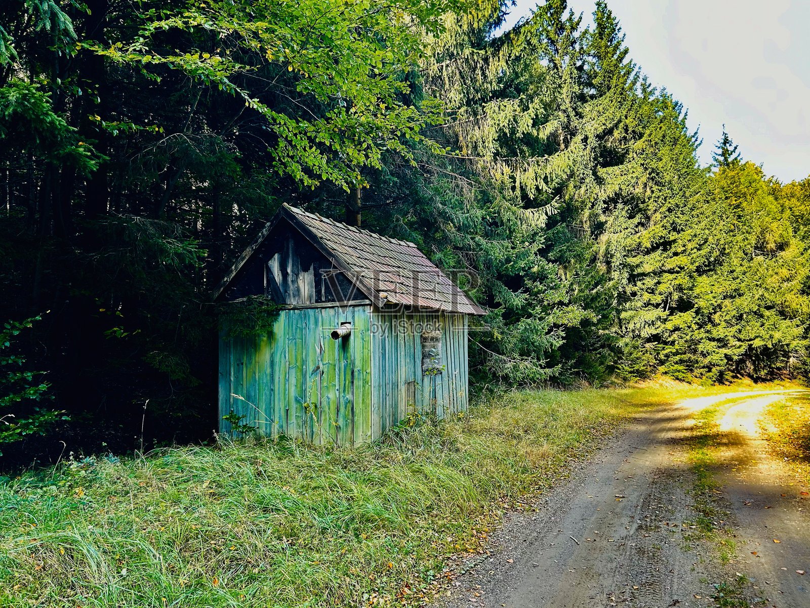 路边的小木屋照片摄影图片