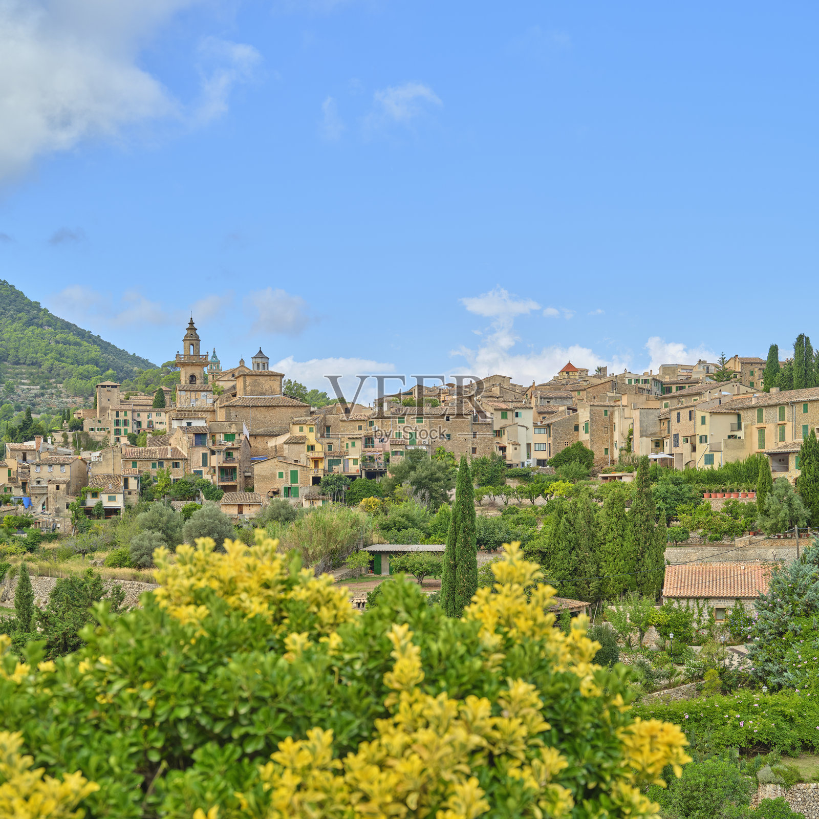 西班牙巴利阿里群岛马洛卡的特拉蒙塔纳山脉中宁静的瓦尔德莫萨古村落照片照片摄影图片