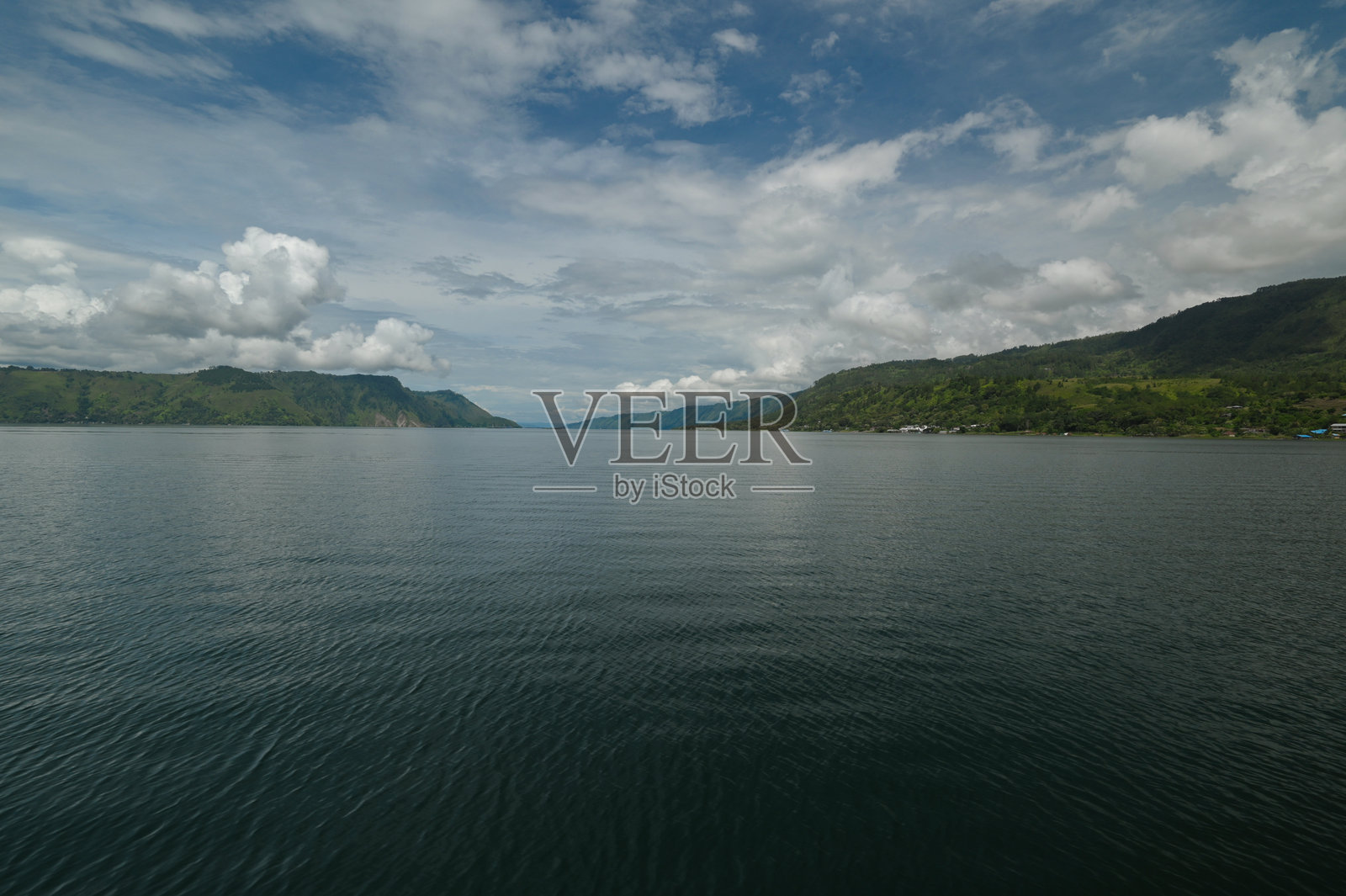 托巴湖的魅力照片摄影图片