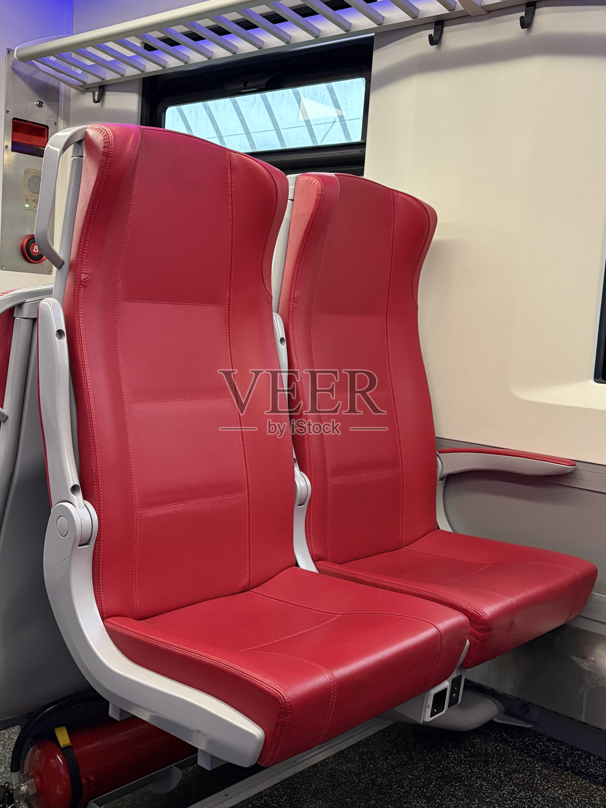 红色火车座椅照片摄影图片