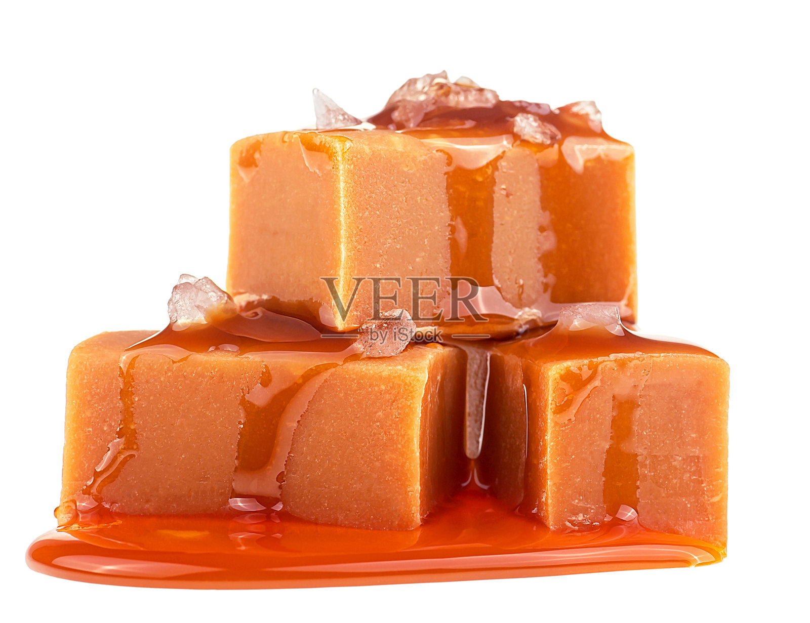 美味的海盐焦糖糖果，背景为白色。照片摄影图片