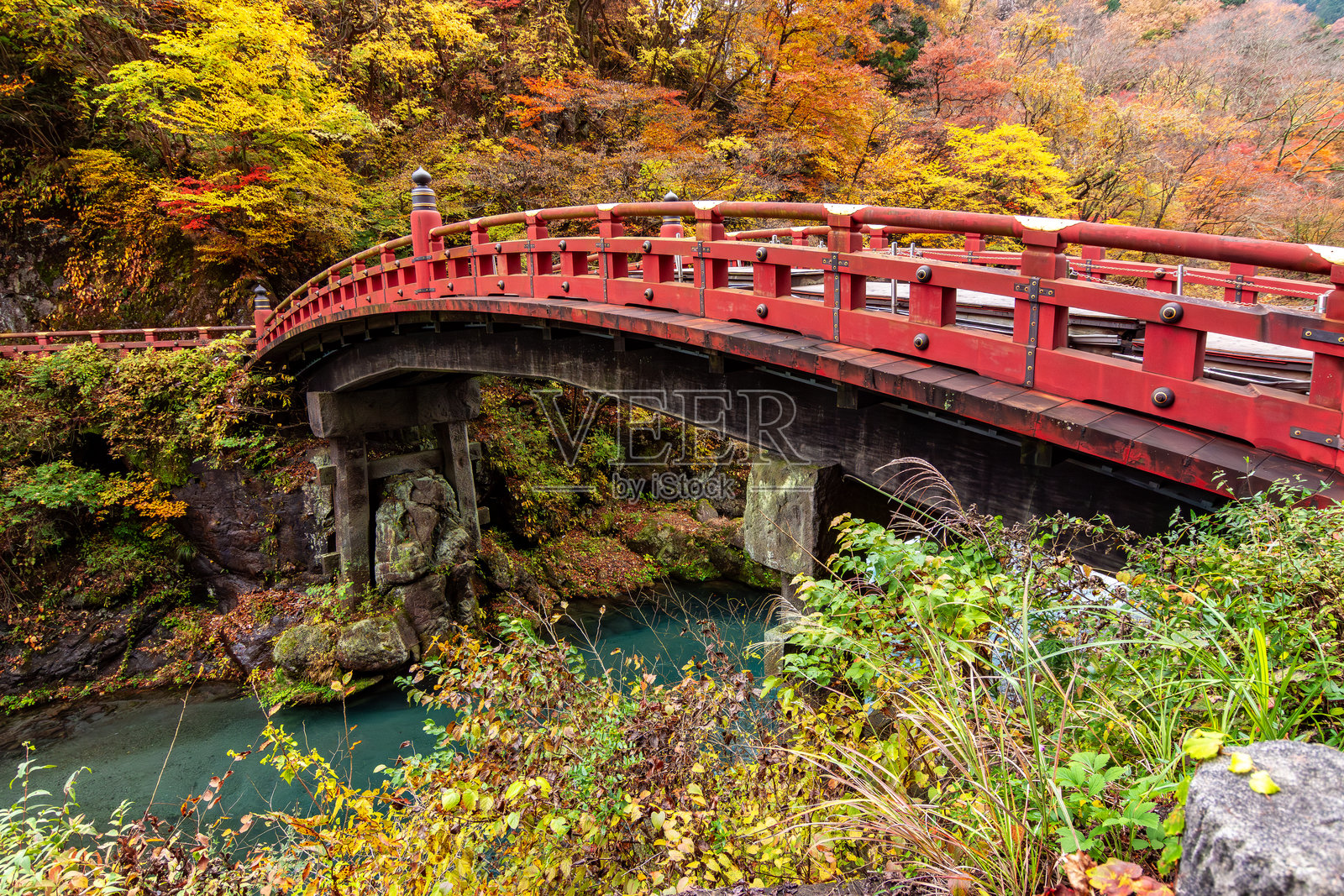 日本日光的秋季著名神桥照片摄影图片