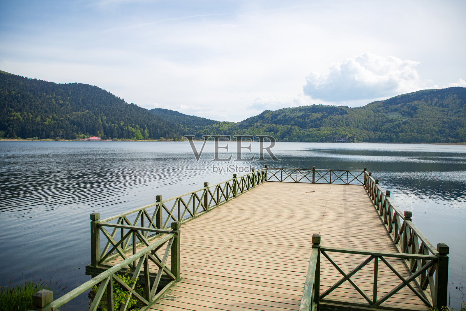 土耳其博卢阿班特湖的木栈道步行小径照片摄影图片