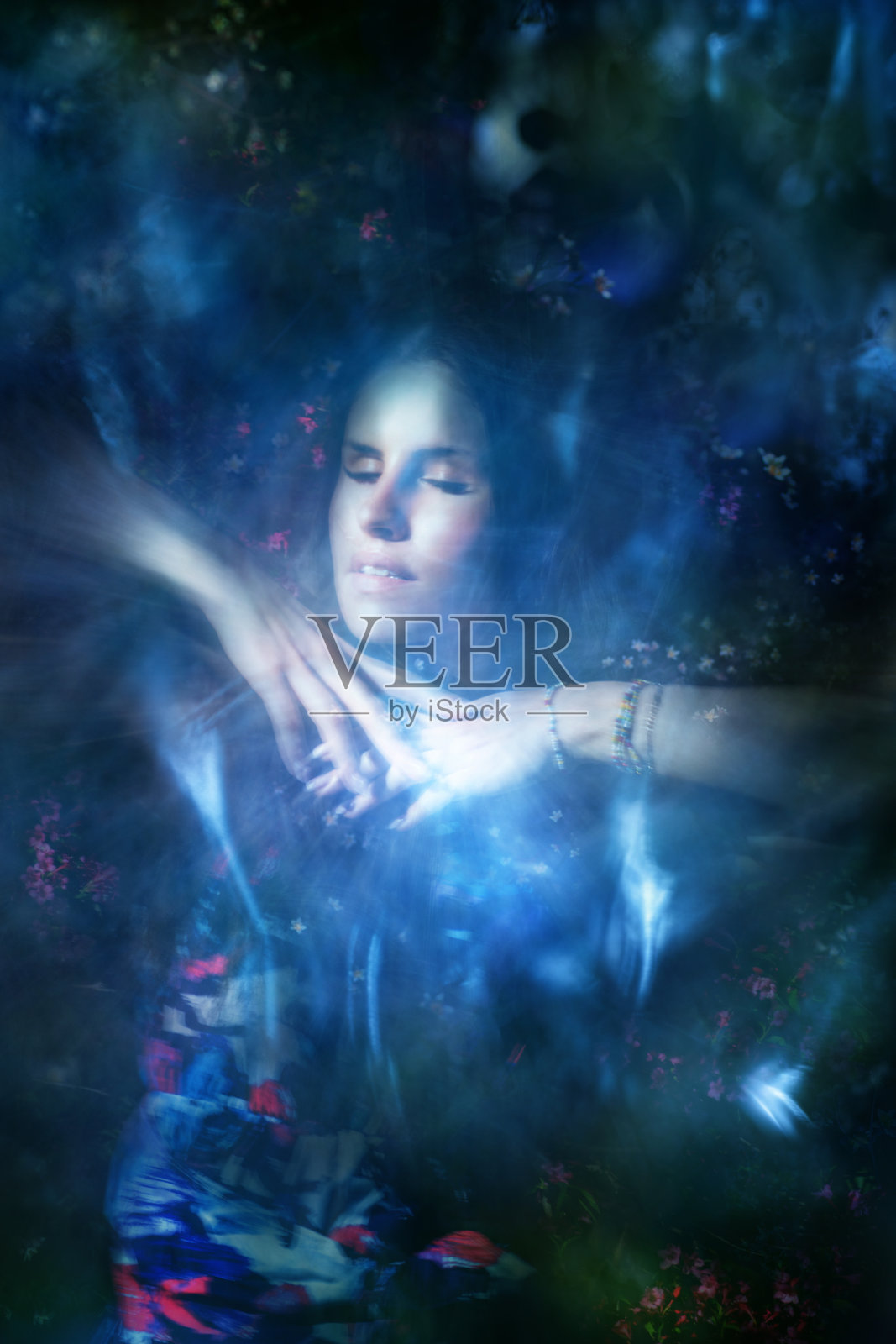 自由的花朵触碰照片摄影图片