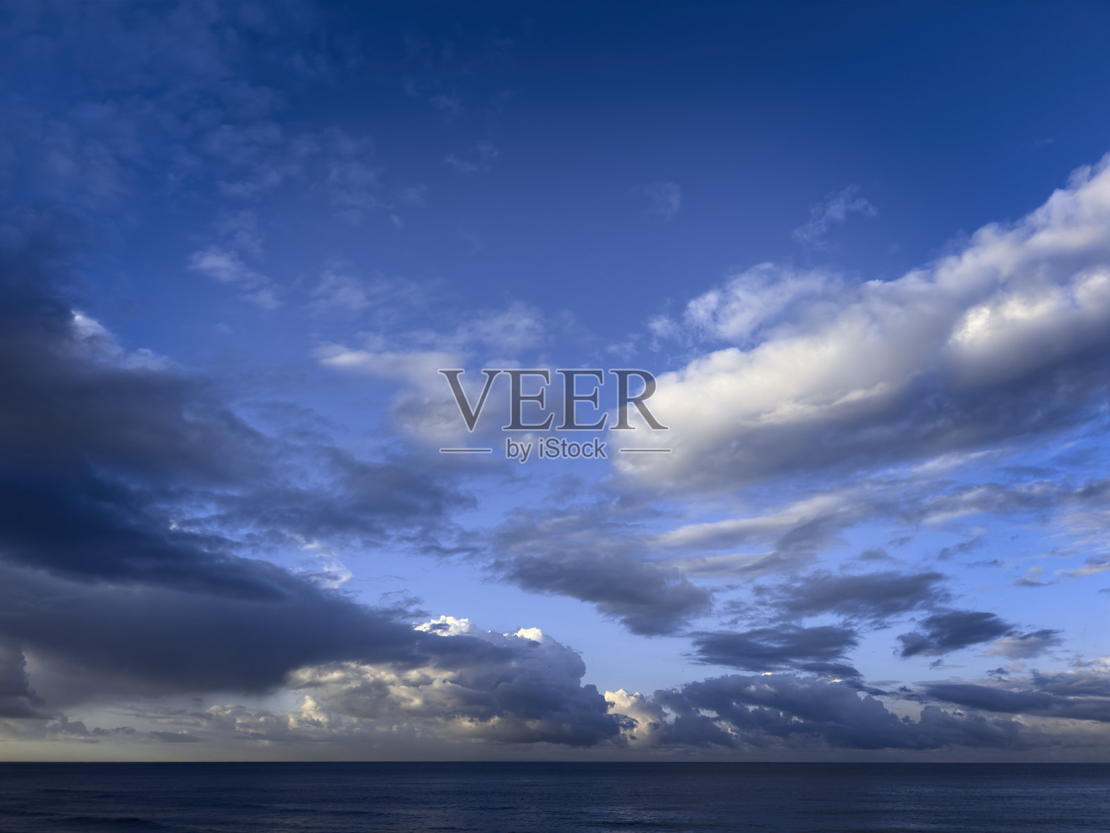 海上戏剧性的云彩景观照片摄影图片