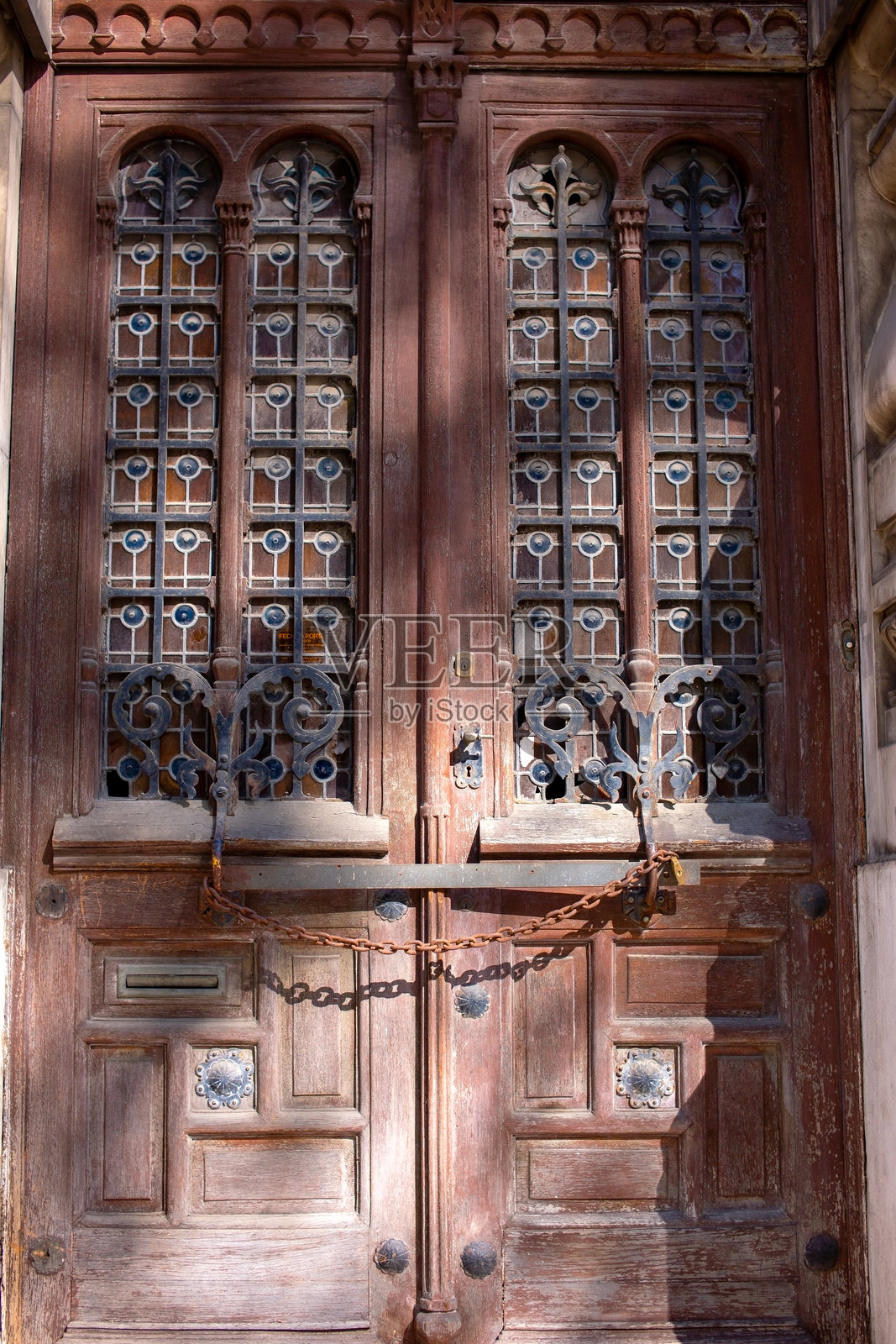 古镇中的旧木门照片摄影图片