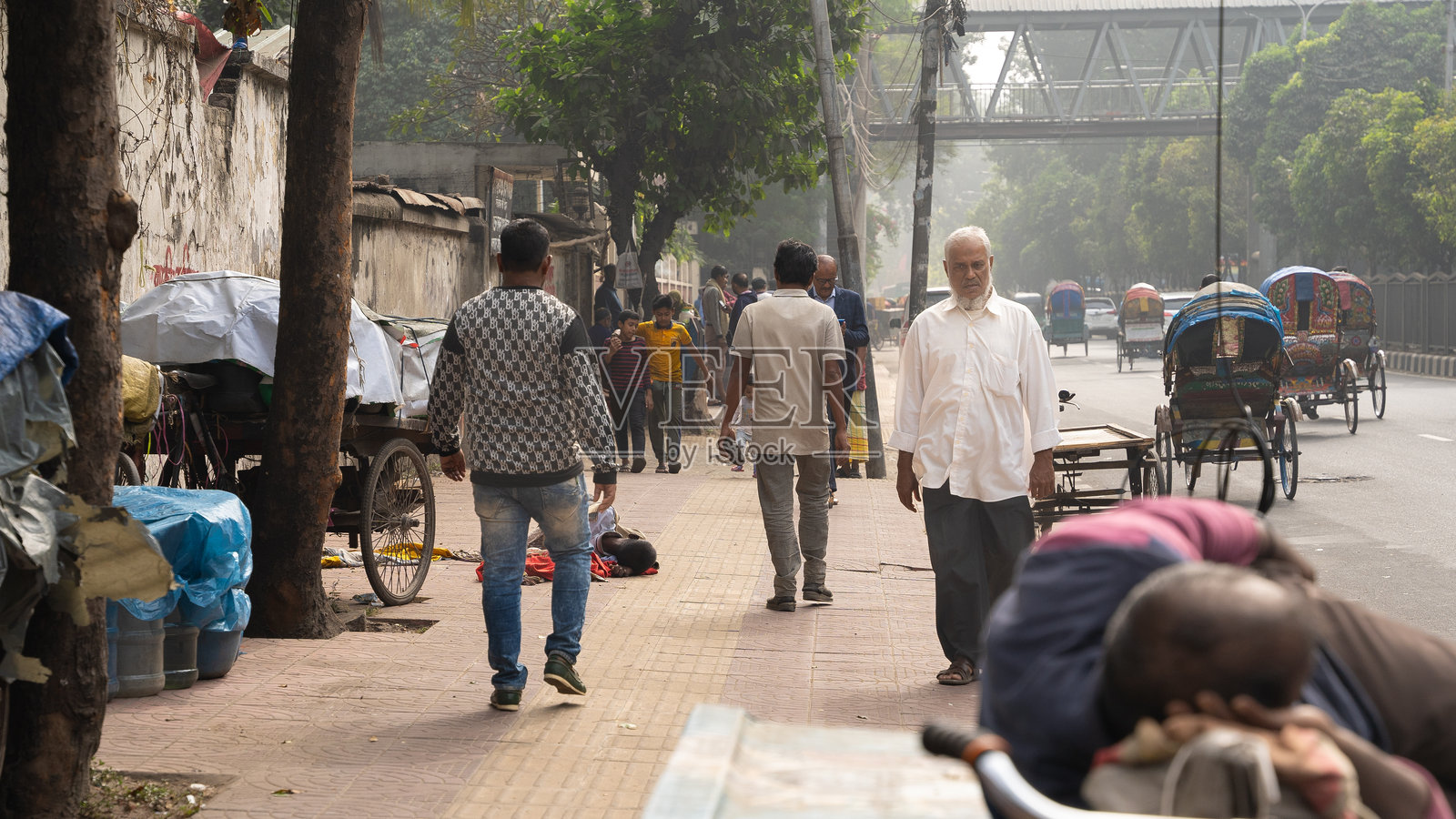 孟加拉国达卡市街道上的居民照片摄影图片