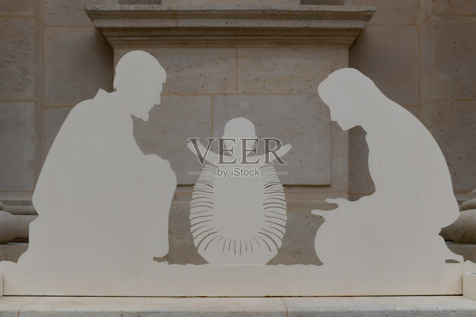 圣诞节雕刻的圣诞场景人物，包括约瑟、玛丽和耶稣照片摄影图片