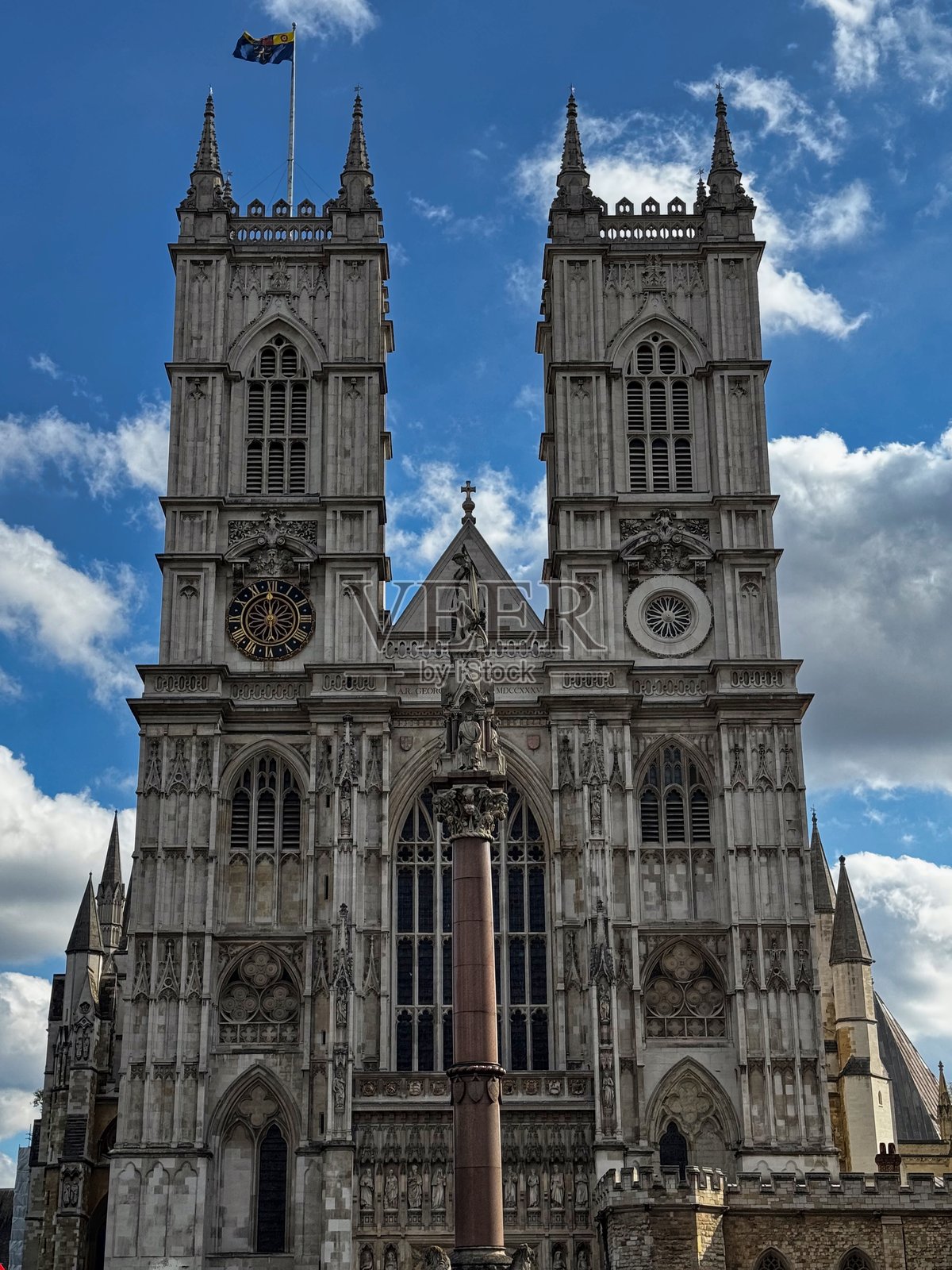 伦敦，英格兰，欧洲，2024年，威斯敏斯特教堂的历史建筑在阴云密布的天空下照片摄影图片