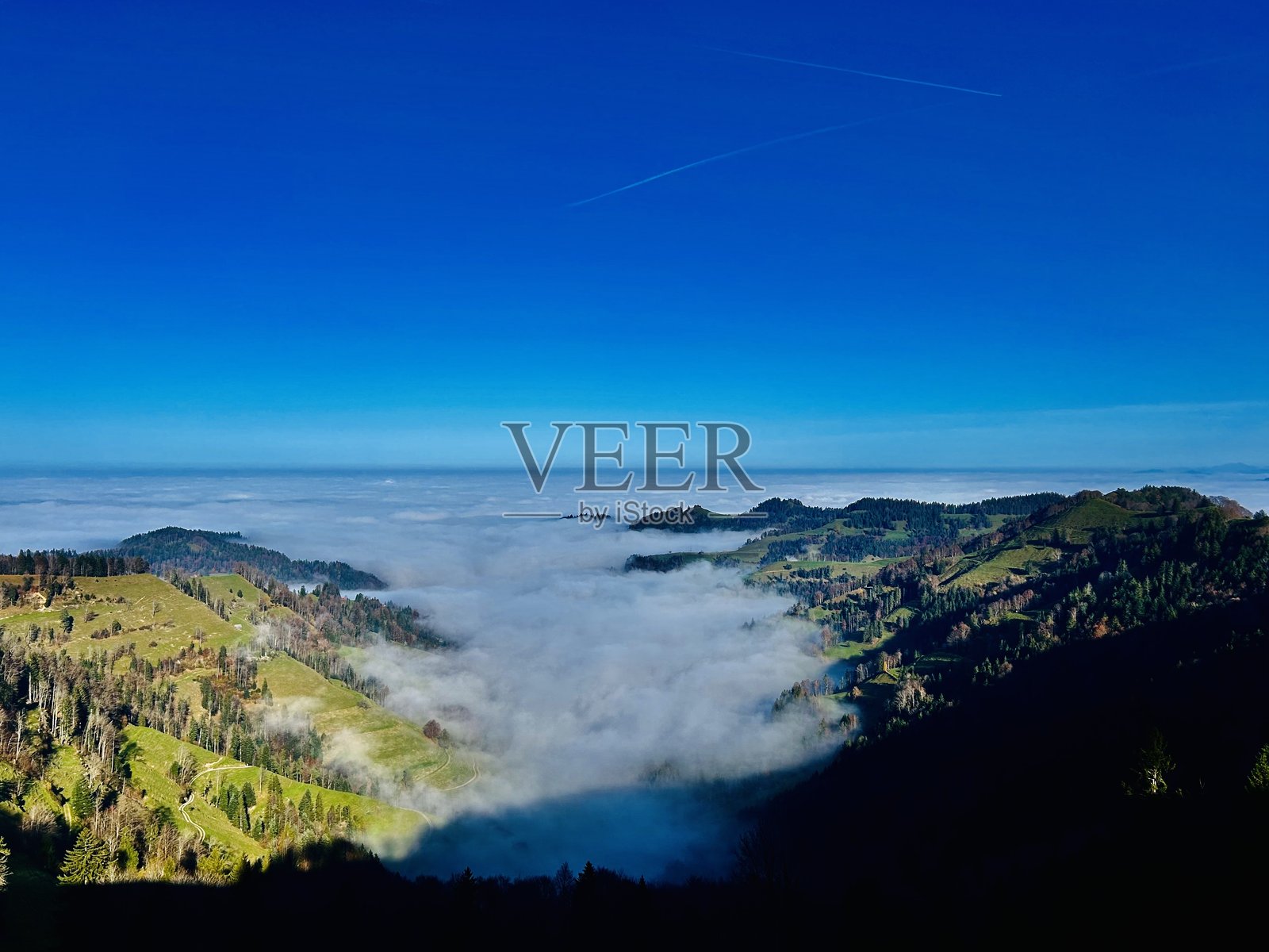 山谷中的雾照片摄影图片