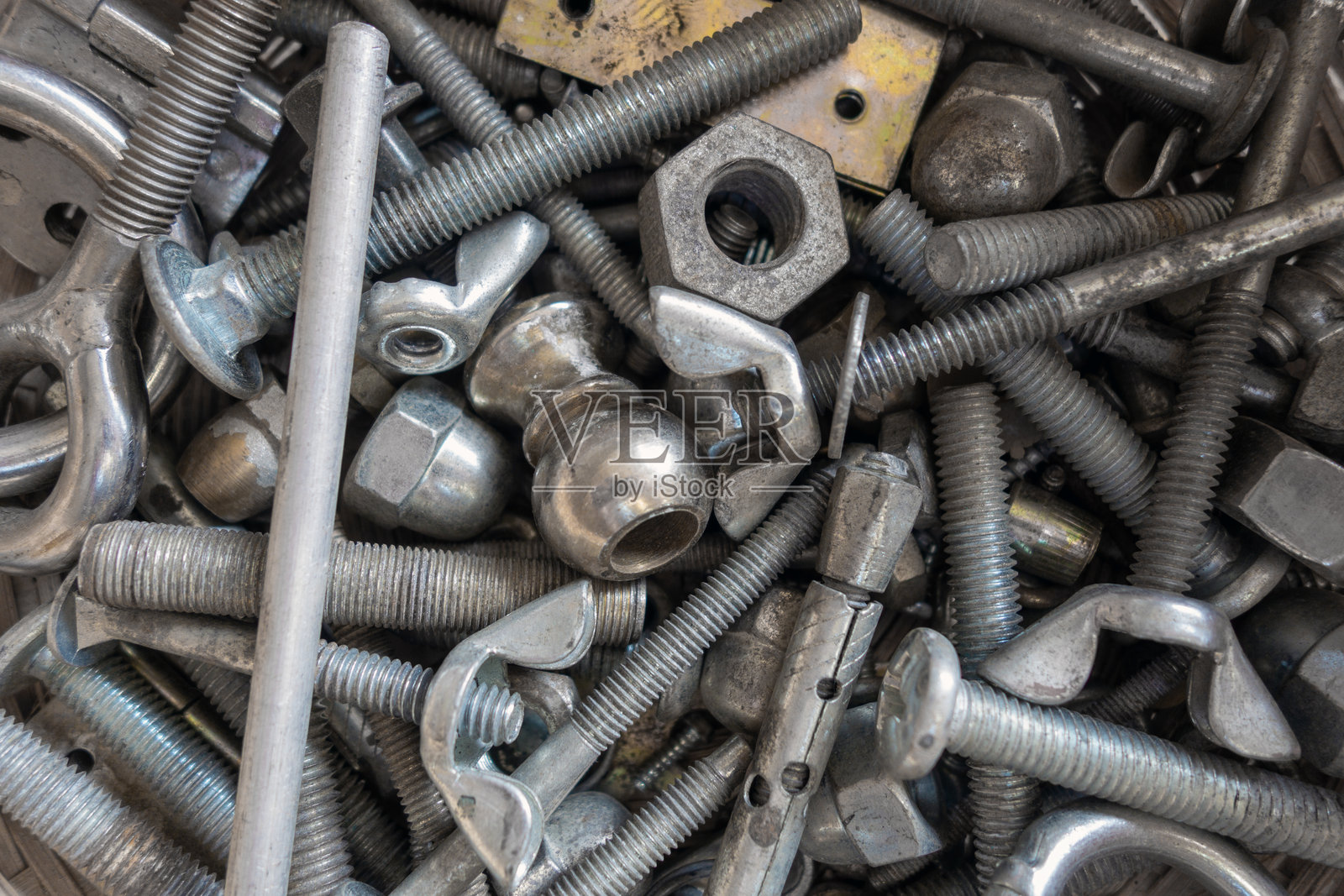 生锈的金属螺母和螺栓照片摄影图片