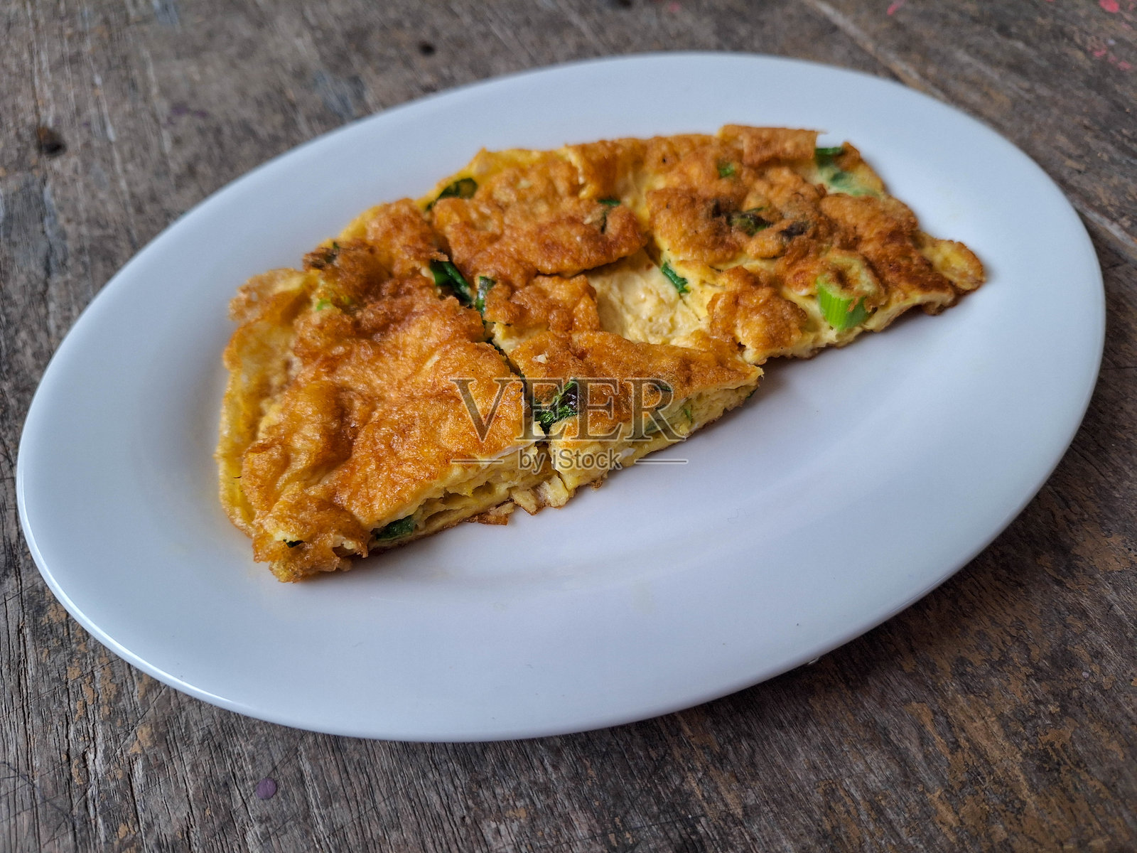 美味的蔬菜煎蛋或蔬菜蛋饼。菜单。照片摄影图片