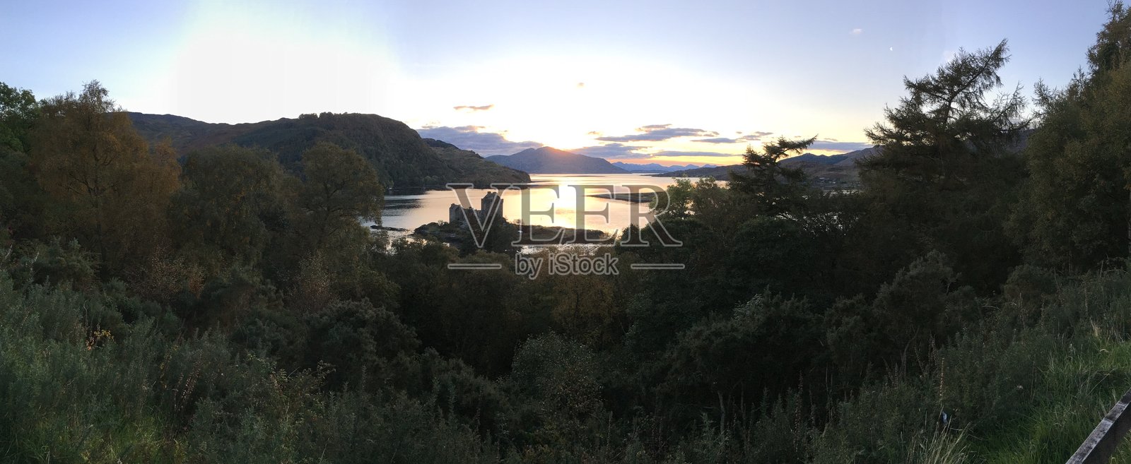 夕阳下的艾琳多南城堡照片摄影图片