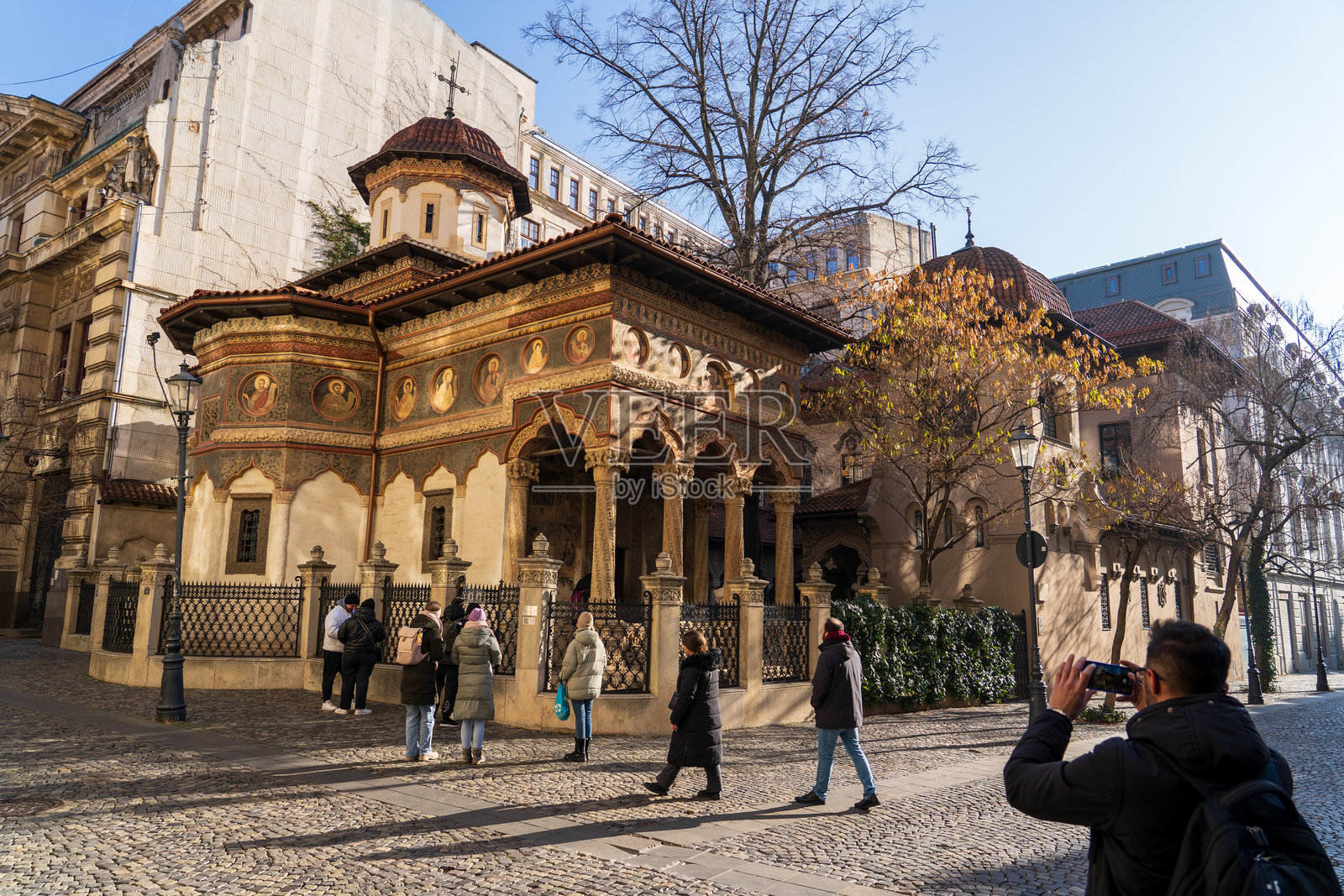 斯塔沃罗波勒斯修道院教堂。老城区的建筑。照片摄影图片