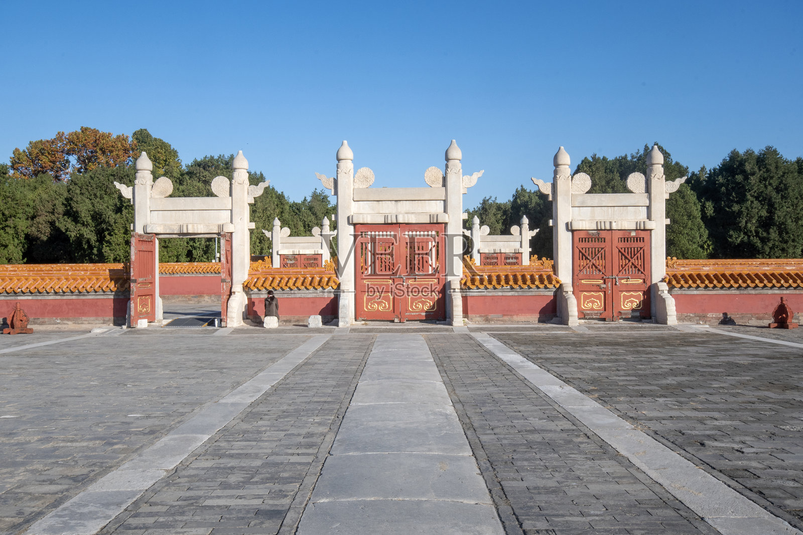 位于中国北京地坛公园的方泽坛或地球祭坛的星门照片摄影图片