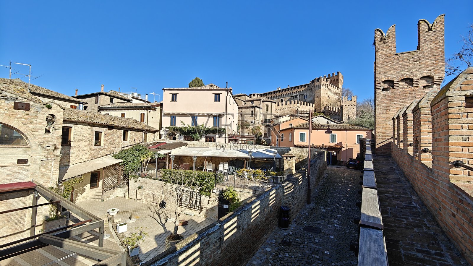 意大利格拉达拉,一座中世纪的美丽城镇照片摄影图片