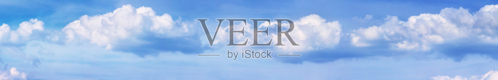 蓝天白云的风景，巨大的全景。横幅。照片摄影图片