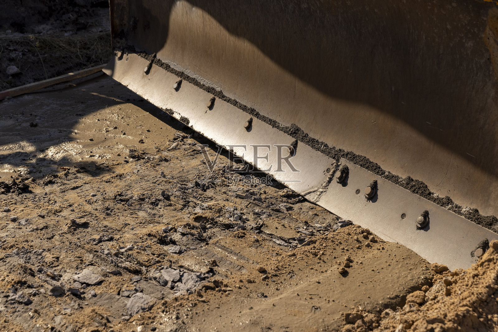 一处深坑，原本是高速公路建设的地点照片摄影图片