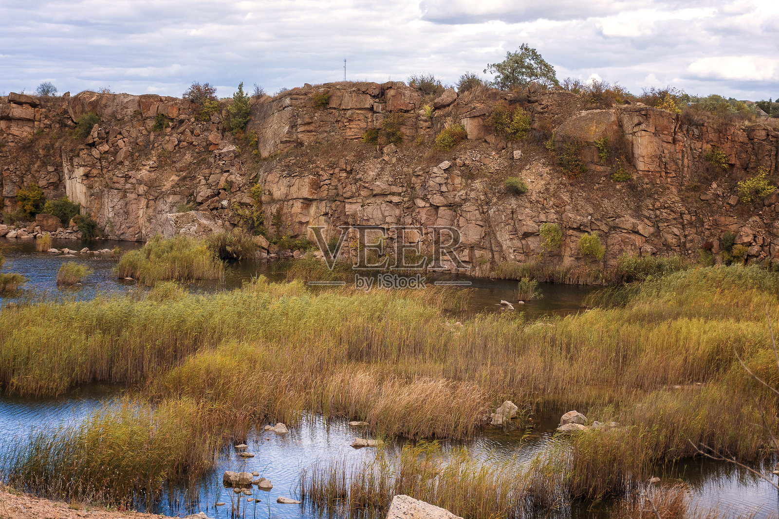 峡谷中的奇妙秋天照片摄影图片