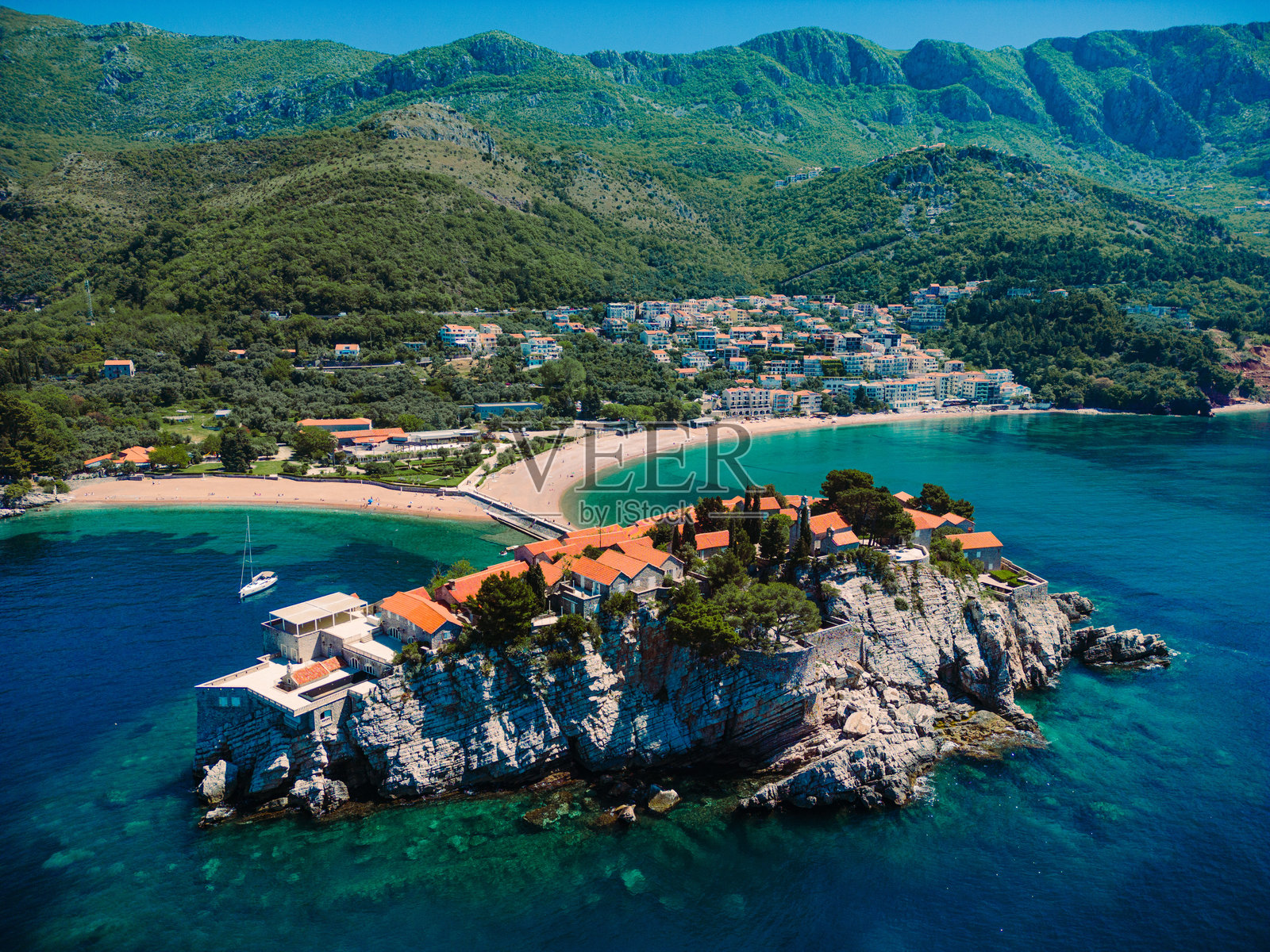 海滨岛屿度假村和风景如画的小镇的鸟瞰图照片摄影图片