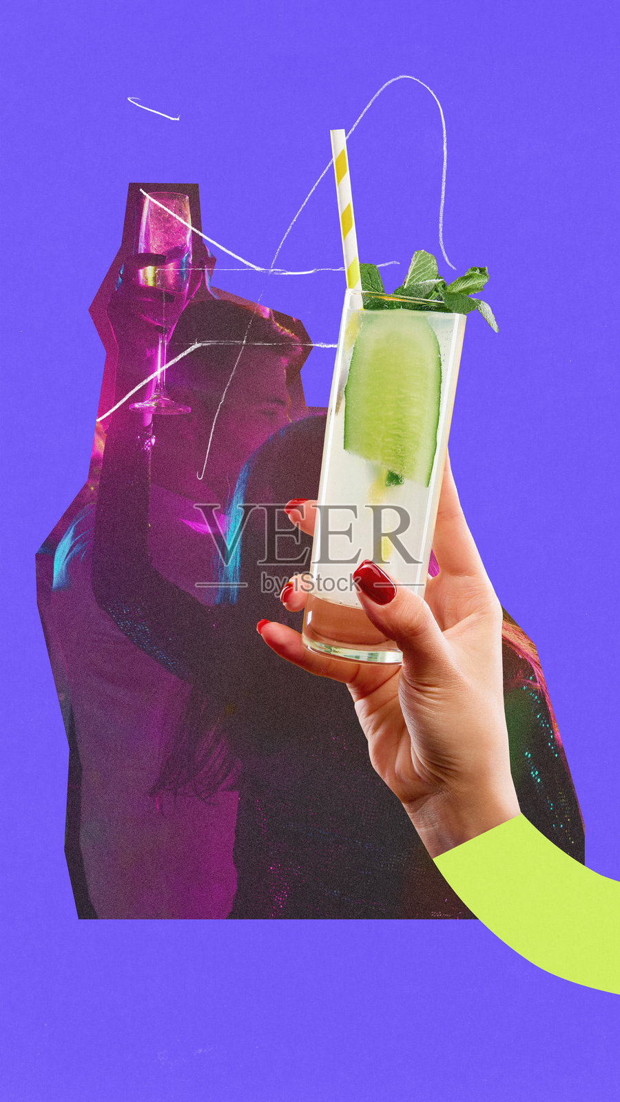 现代平面设计。手中握着装满黄瓜饮料的长玻璃杯，背景为紫色，伴有舞动的剪影。照片摄影图片