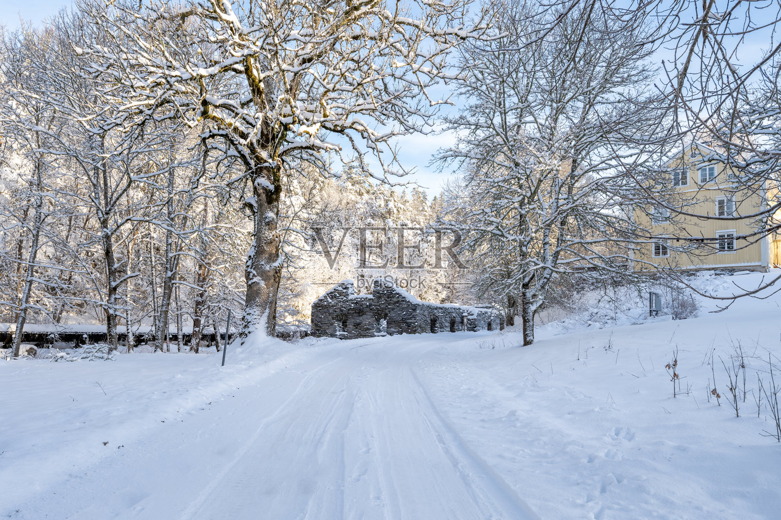冬季的旧铁厂遗址照片摄影图片