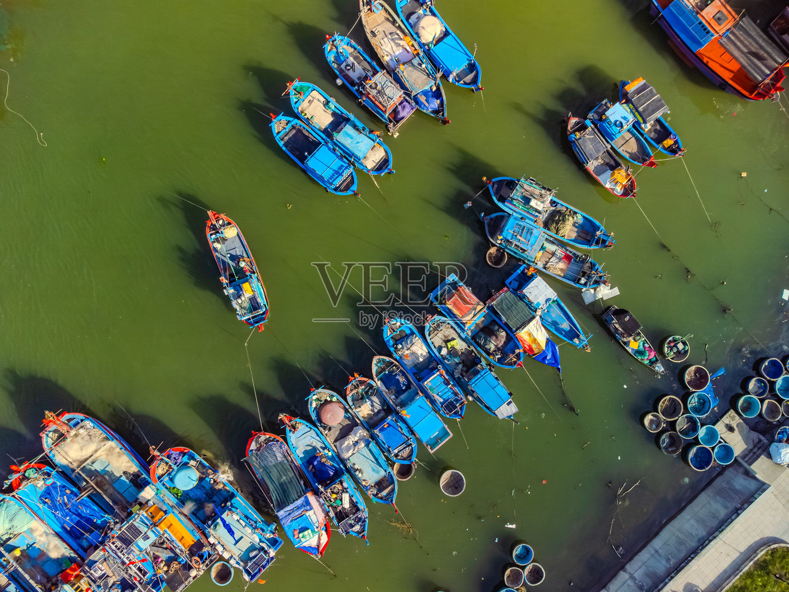 渔港。照片摄影图片