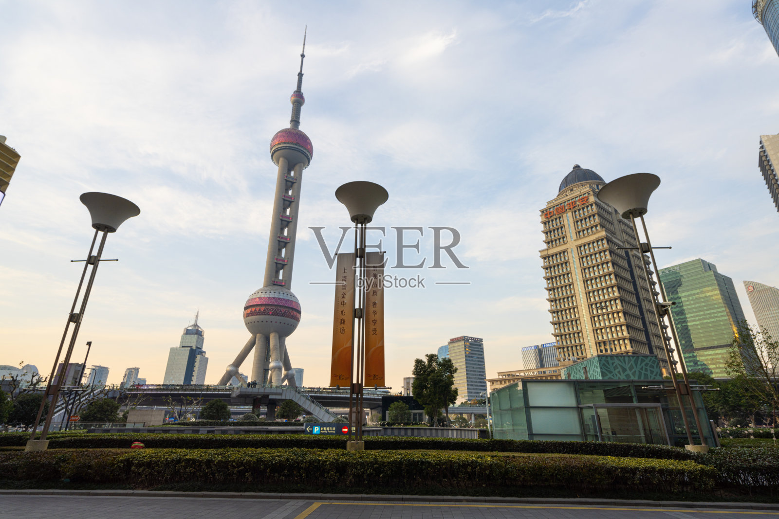 中国上海的东方明珠塔照片摄影图片