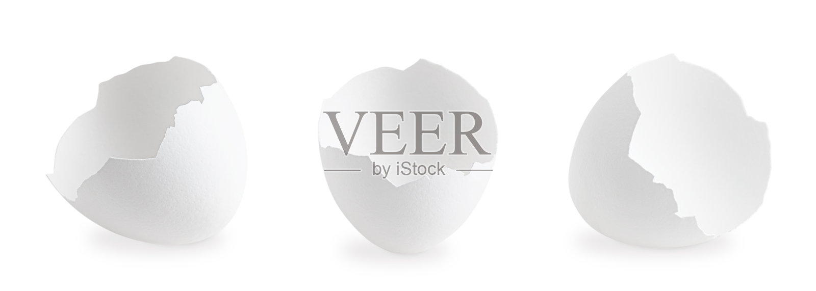 三个破损的空鸟蛋壳，孤立在白色背景上照片摄影图片