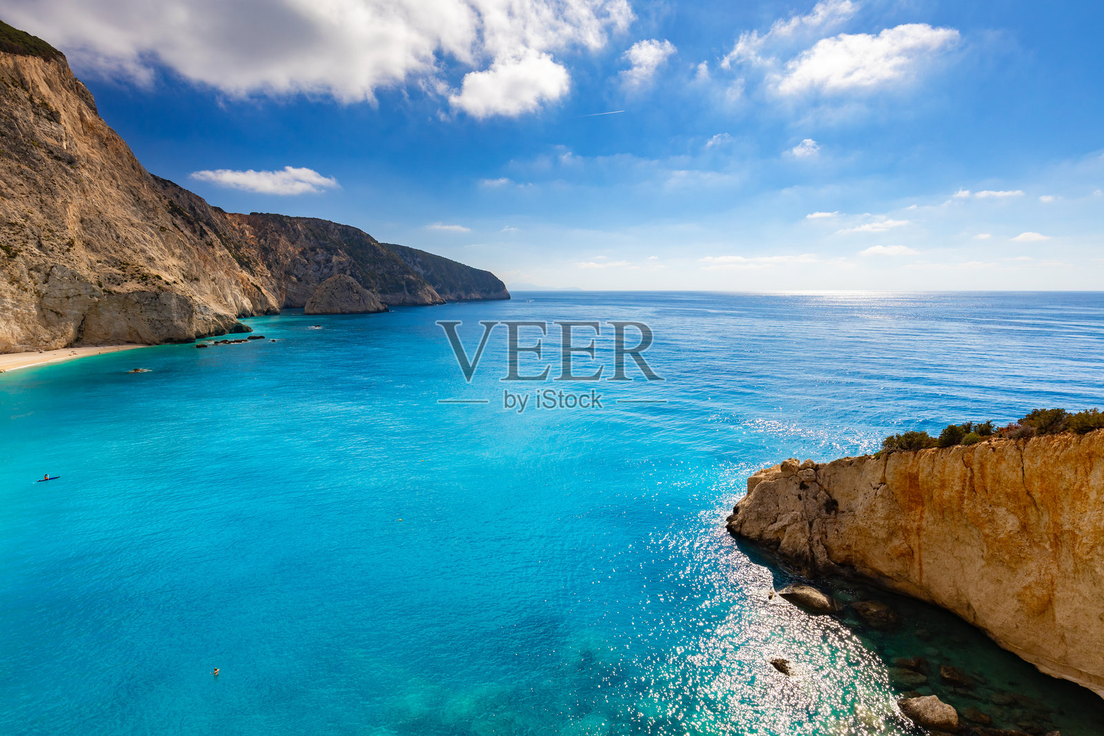 希腊莱夫卡达岛上蓝色伊奥尼亚海的沙滩夏季风景照片摄影图片