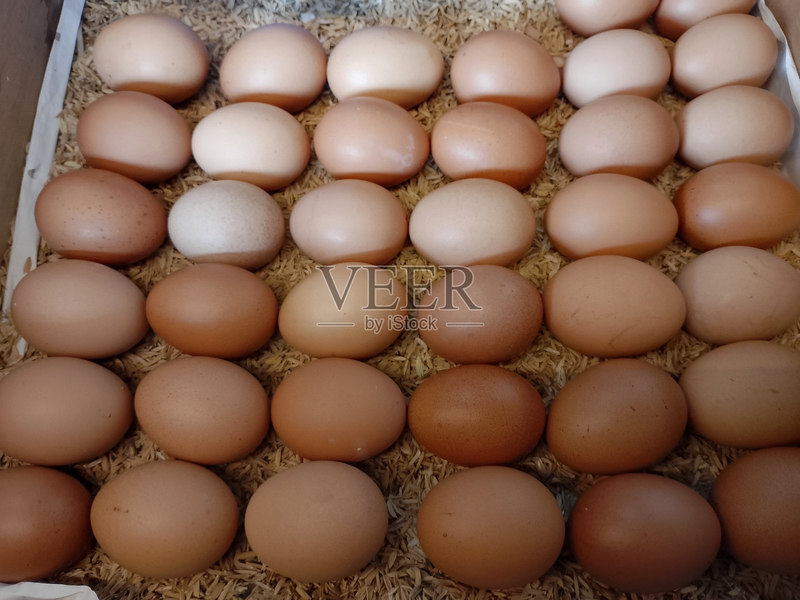 棕色鸡蛋的色调照片摄影图片