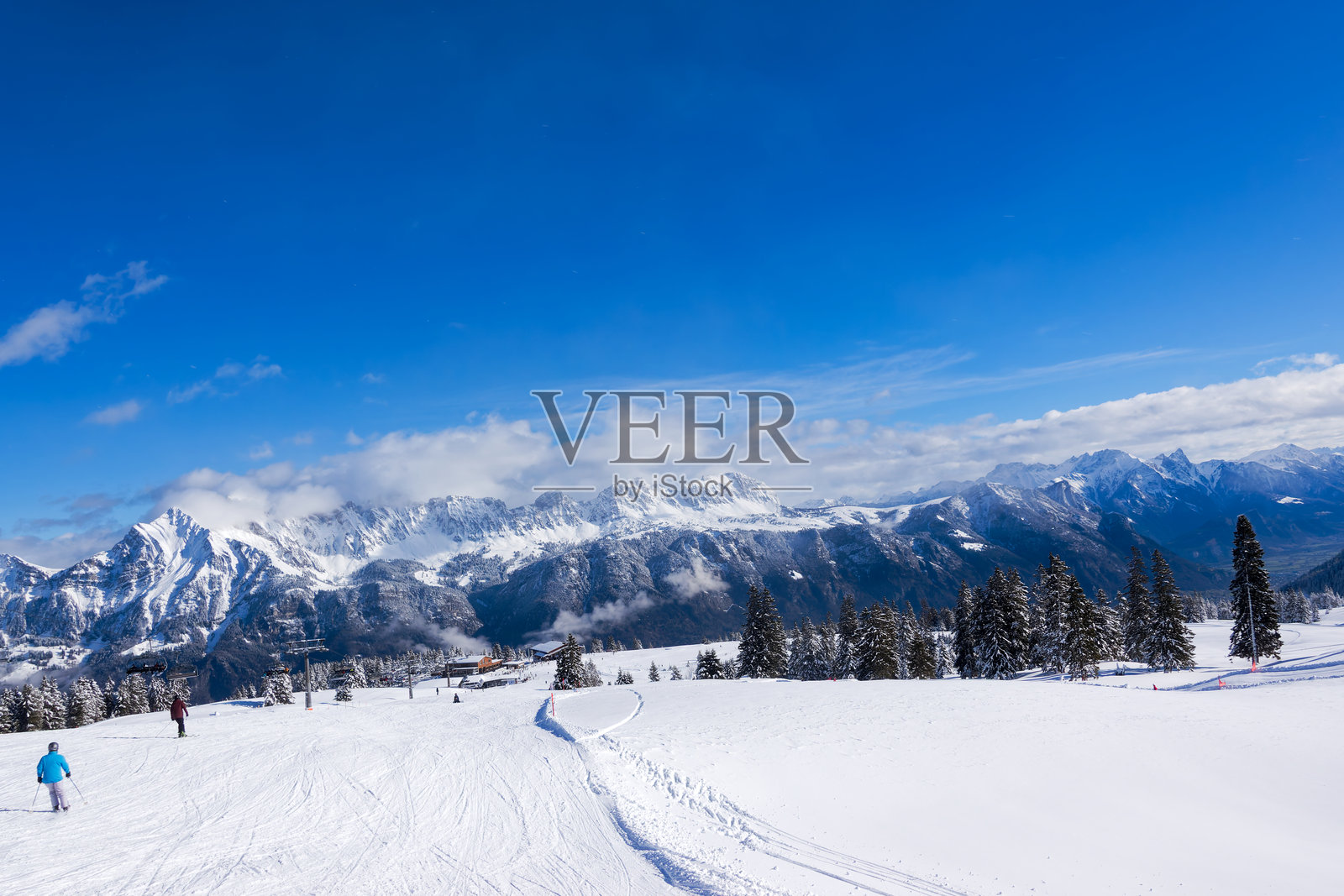 瑞士弗伦斯贝格滑雪胜地的阿尔卑斯雪景，冬日的美丽景色。照片摄影图片