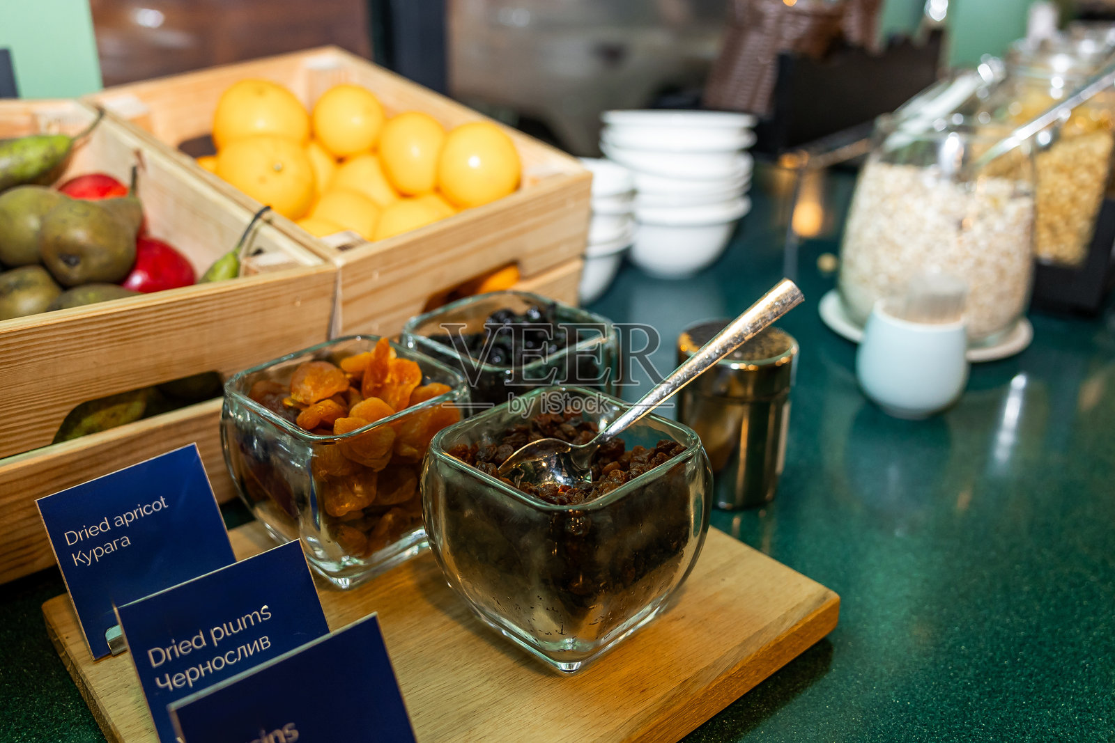 各式干果及坚果精选酒店自助早餐照片摄影图片