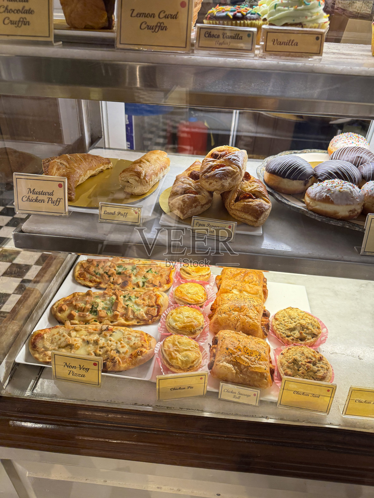 各式各样的烘焙美食 / 咸味糕点、馅饼、比萨、塔、甜甜圈、杯子蛋糕和松饼照片摄影图片