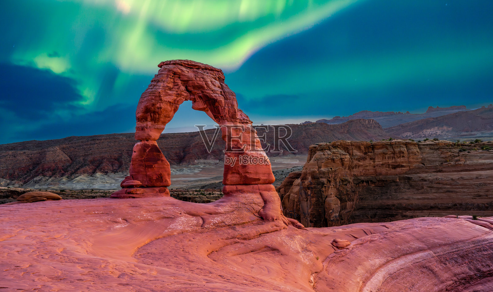 犹他州拱门国家公园的北极光照片摄影图片