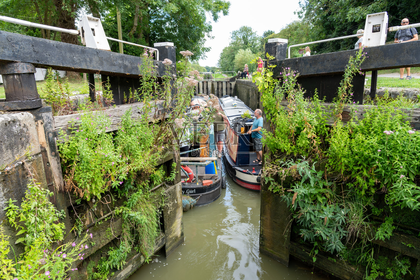 肯特与埃文运河上的船闸和船只照片摄影图片