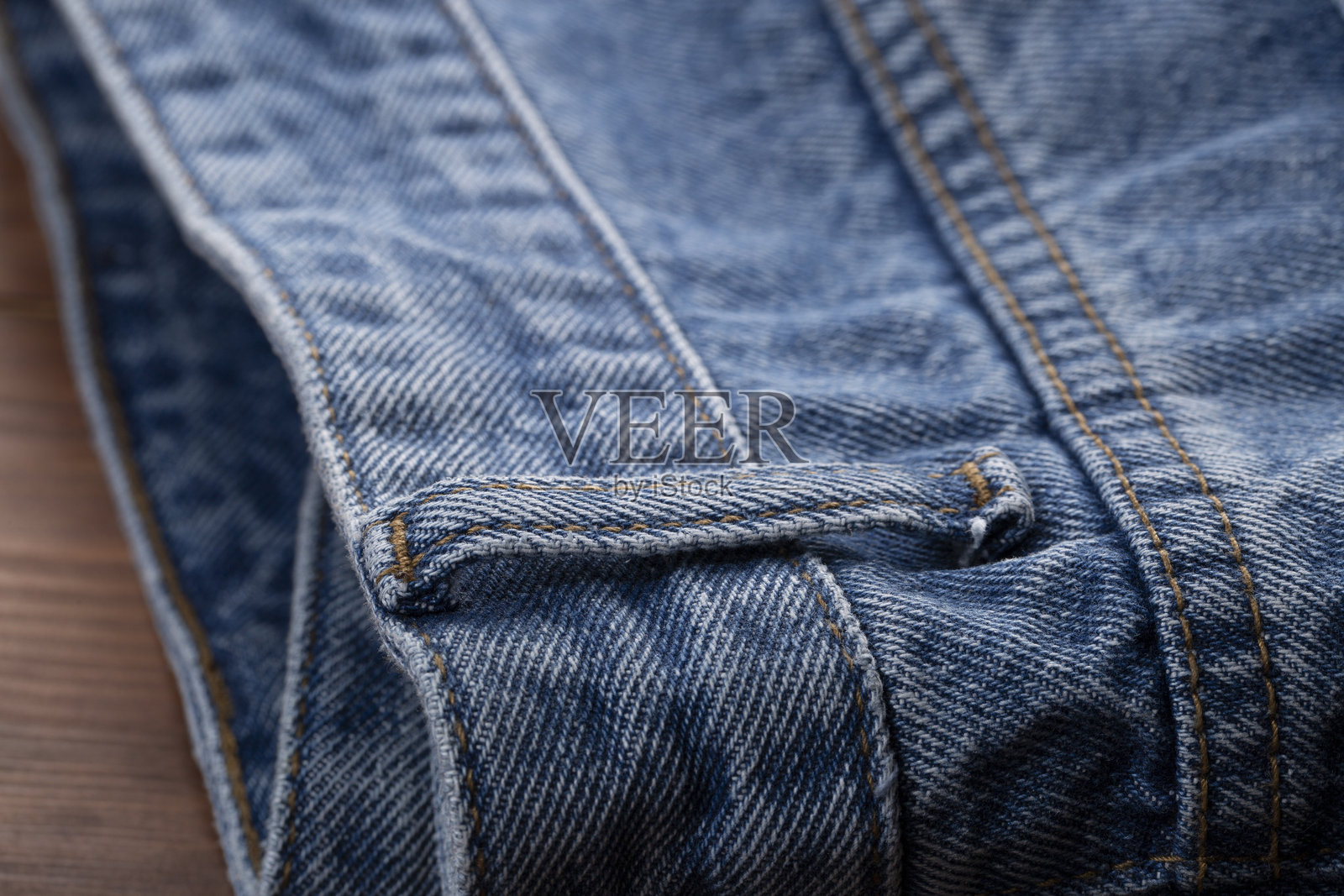 牛仔裤促销。照片摄影图片