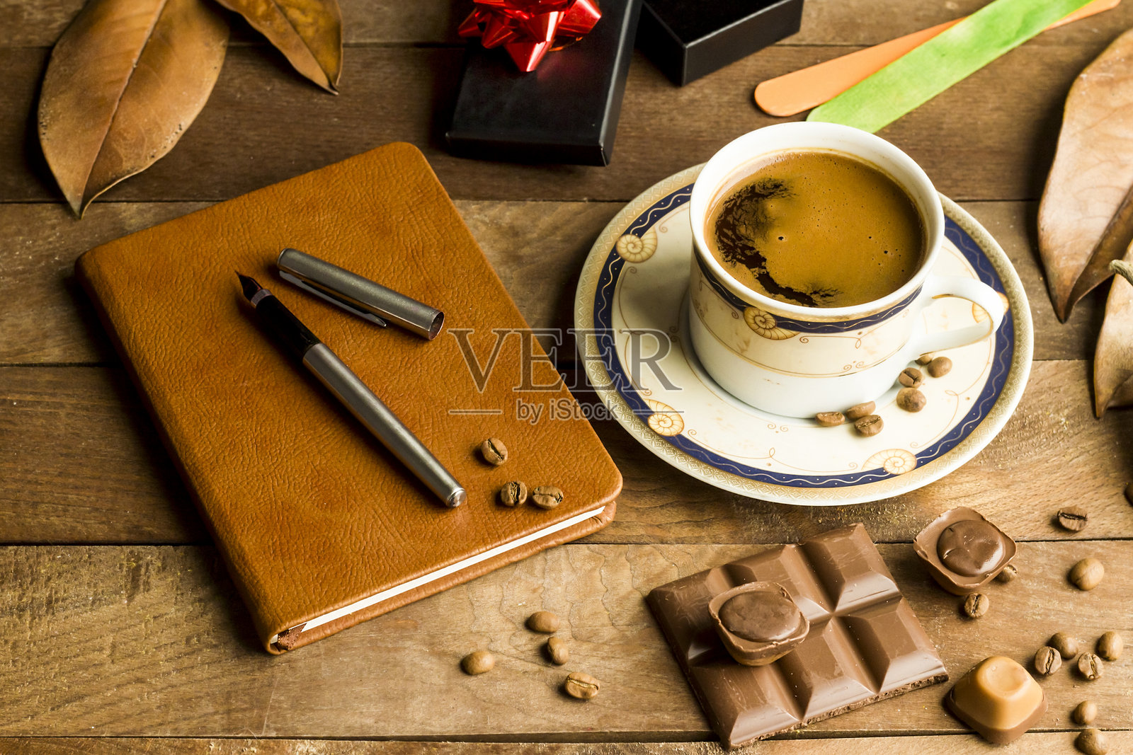 咖啡与棕色日程表照片摄影图片