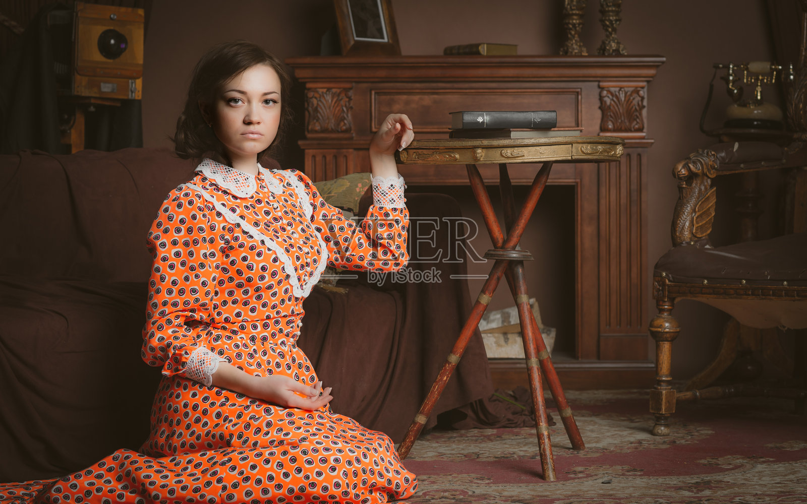 复古风格的年轻魅力女性肖像照片摄影图片