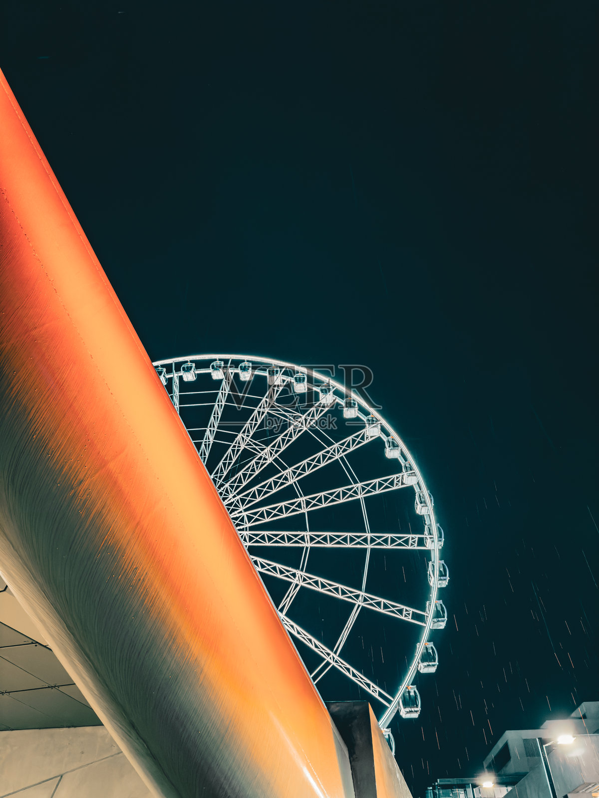 布里斯班夜景：灯火辉煌的天际线和充满活力的城市风光照片摄影图片