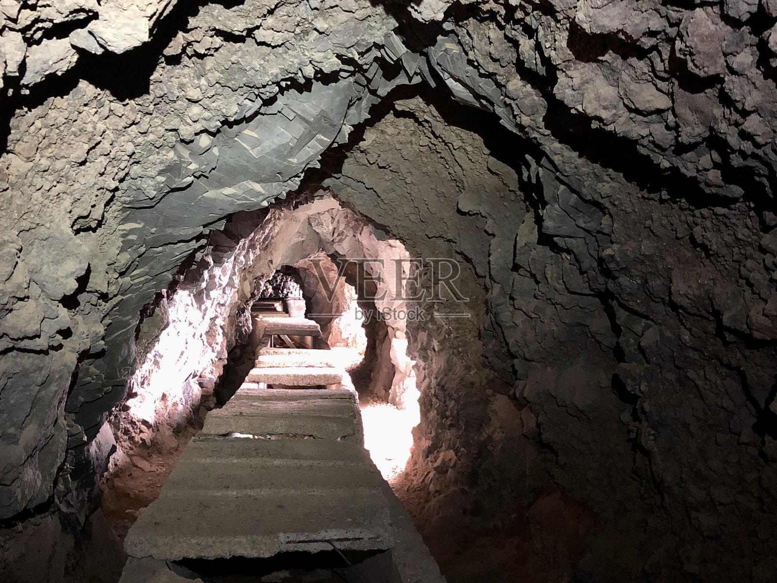 穿过吉马尔的窗户徒步旅行照片摄影图片