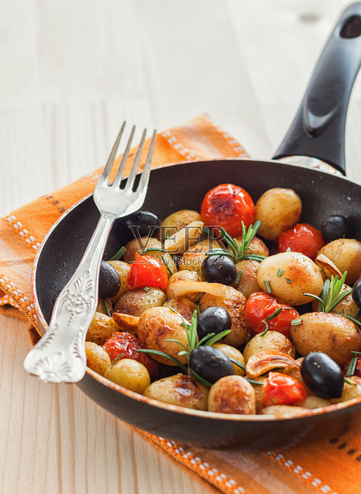 香草烤小土豆照片摄影图片