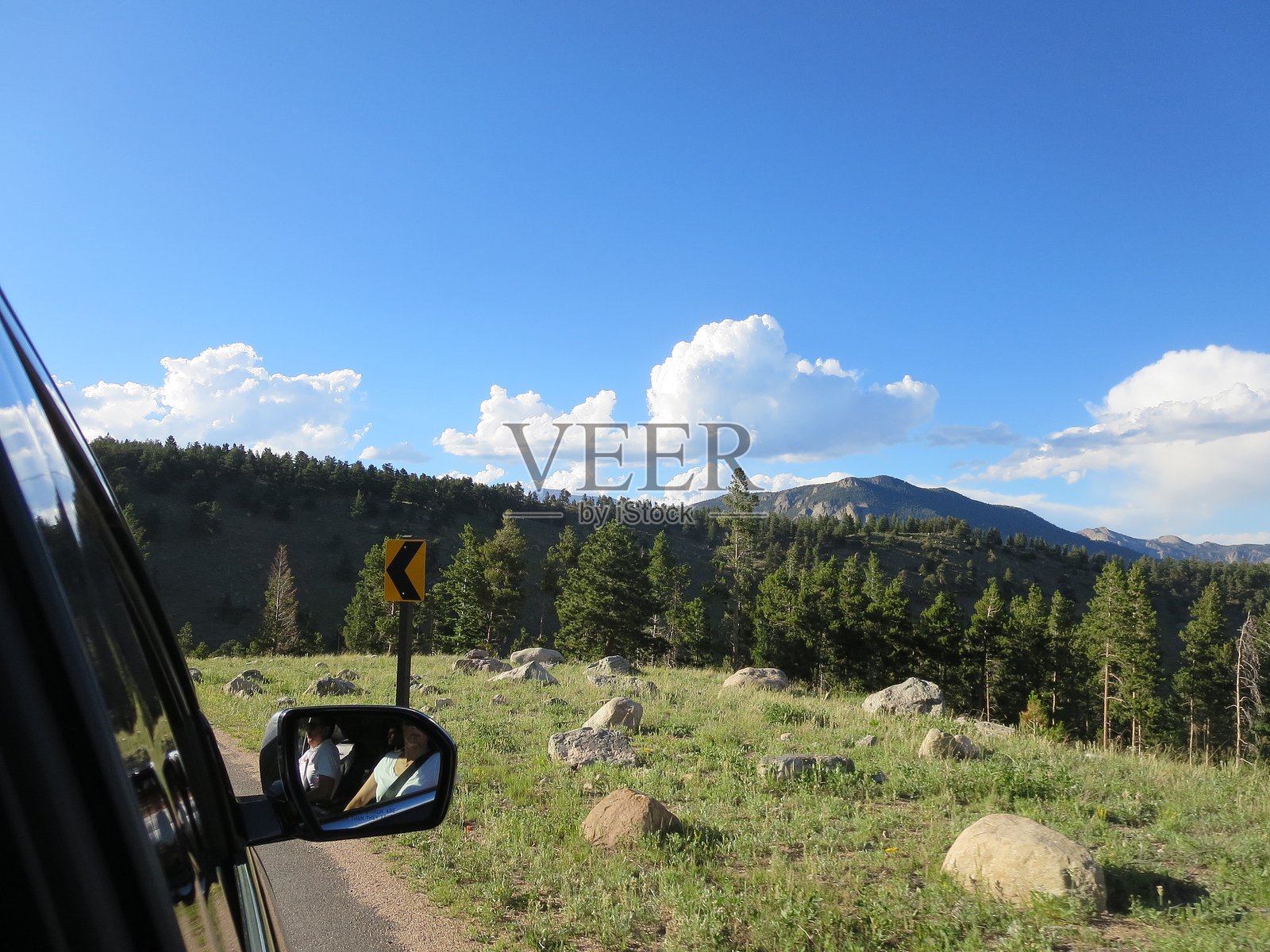 远处的山脉照片摄影图片