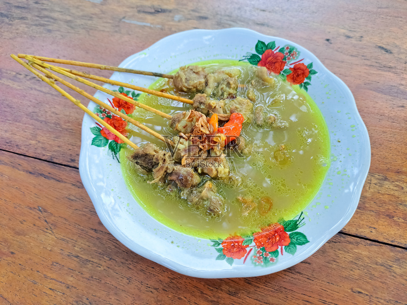 羊肉串是来自印尼苏拉卡特（Solo或Surakarta）的传统美食。照片摄影图片