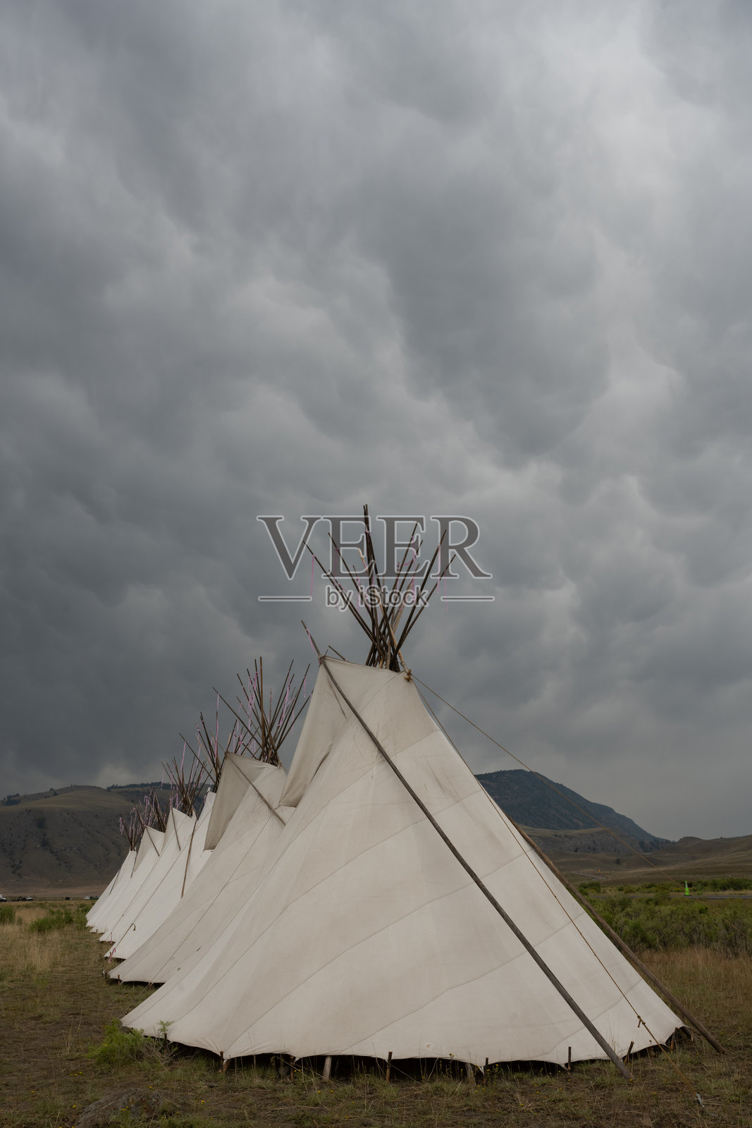 在黄石公园北入口附近搭建的帐篷照片摄影图片