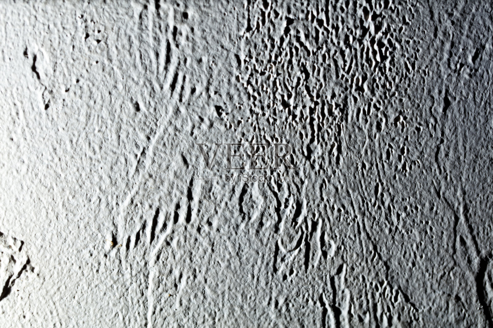 一面有粗糙纹理和几道划痕的墙壁照片摄影图片