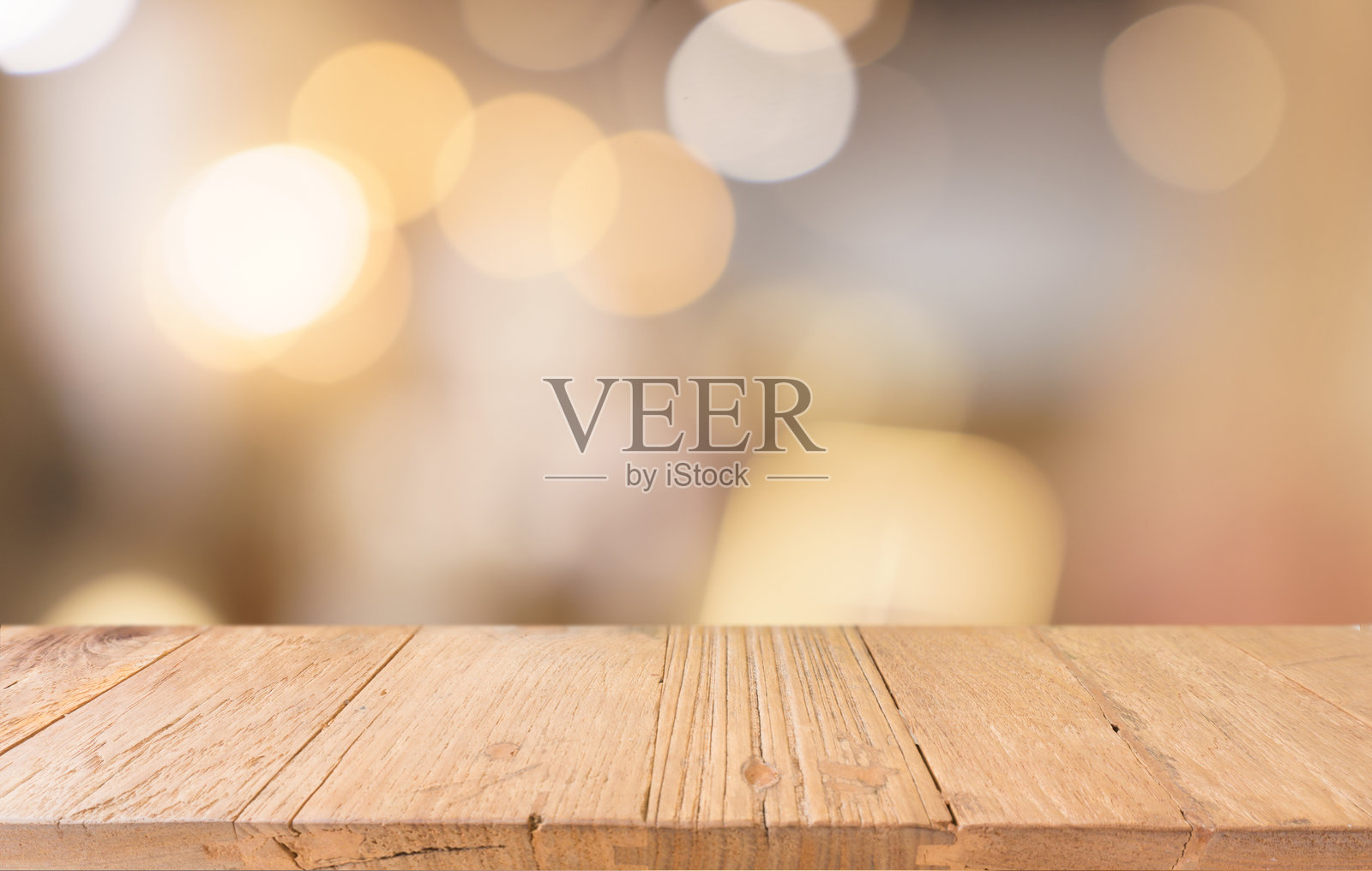 空木桌面，模糊的餐厅背景，选择性聚焦的产品展示照片摄影图片